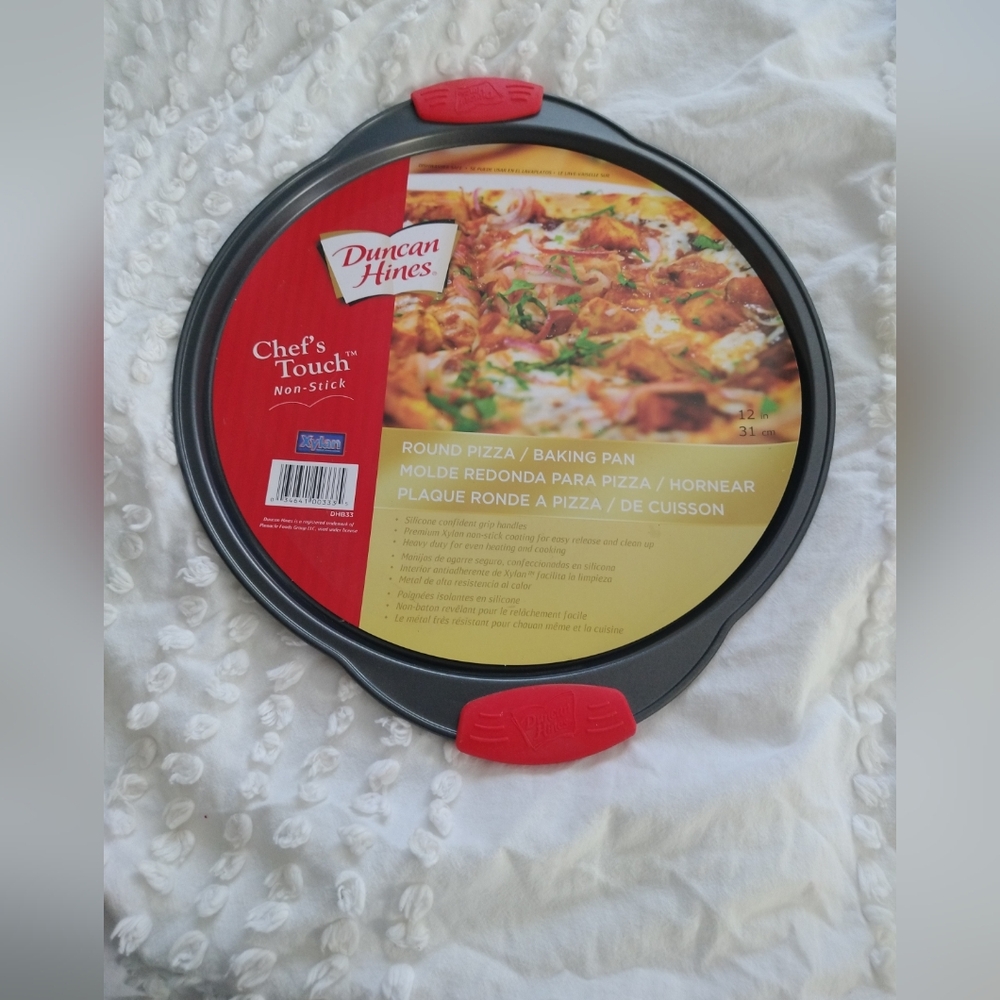 Dunkin Hines Pizza Tray 12" silicone grips